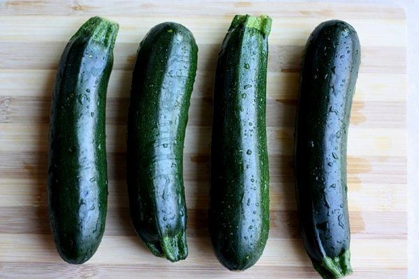 Кабачок 'Черный Красавец'