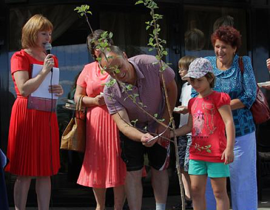 Яблочно-медовый спас (август 2015) - садовый центр Южный
 Яблочно-медовый спас 2015 август